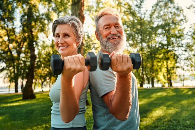 4 dicas para evitar a perda de massa muscular após os 50 anos