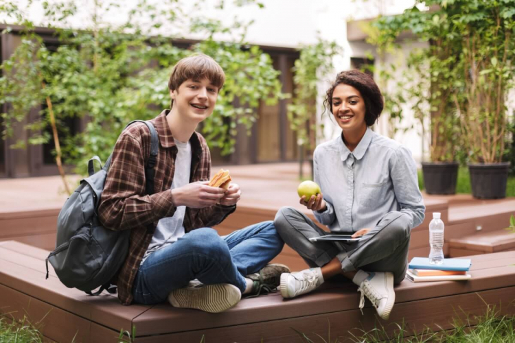 4 dicas para uma alimentação saudável na rotina universitária