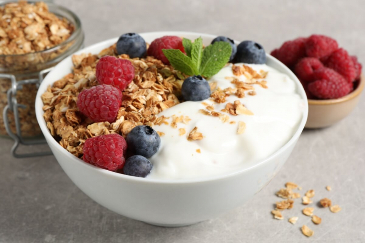 5 benefícios importantes do iogurte natural para a saúde