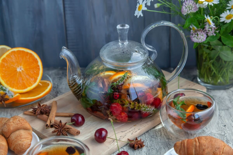 3 chás deliciosos e saudáveis para a primavera