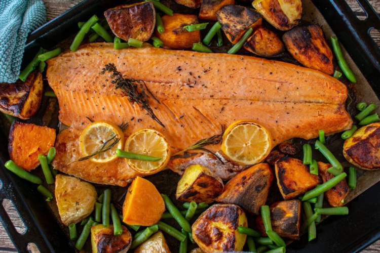 Almoço saudável: 4 receitas com salmão ricas em proteínas